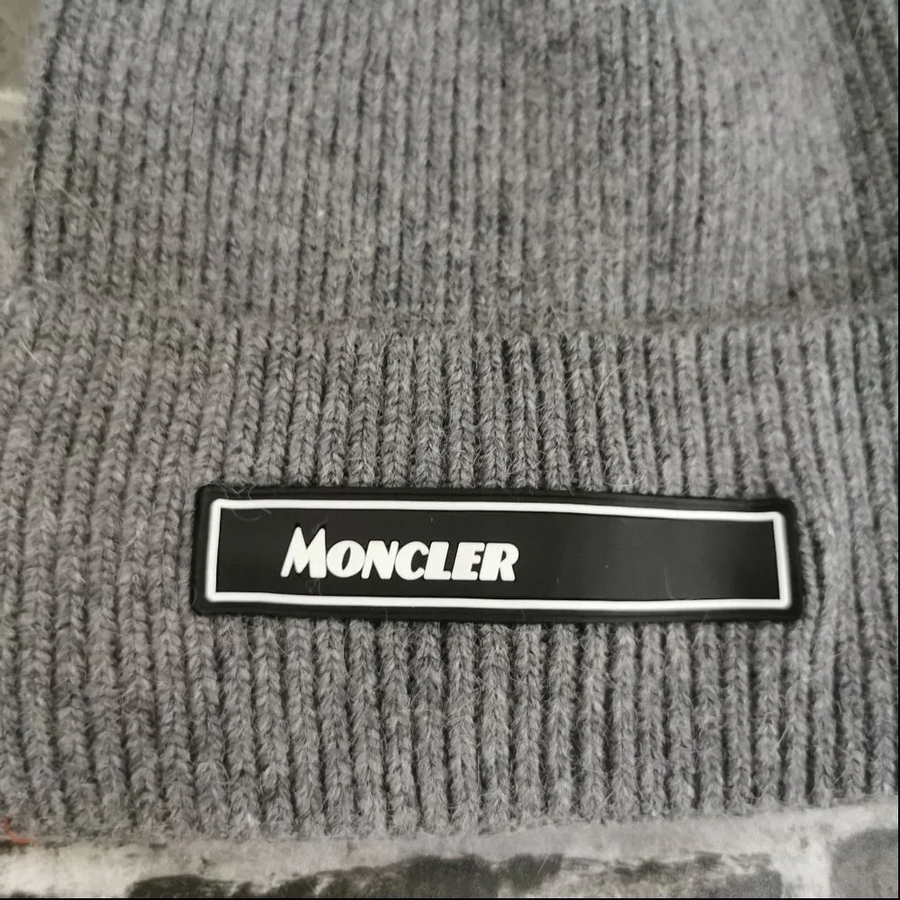 Moncler hat - Picture 5 of 5